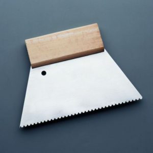 Espatula Encolar Dentada Acero Mango Madera 180 Mm